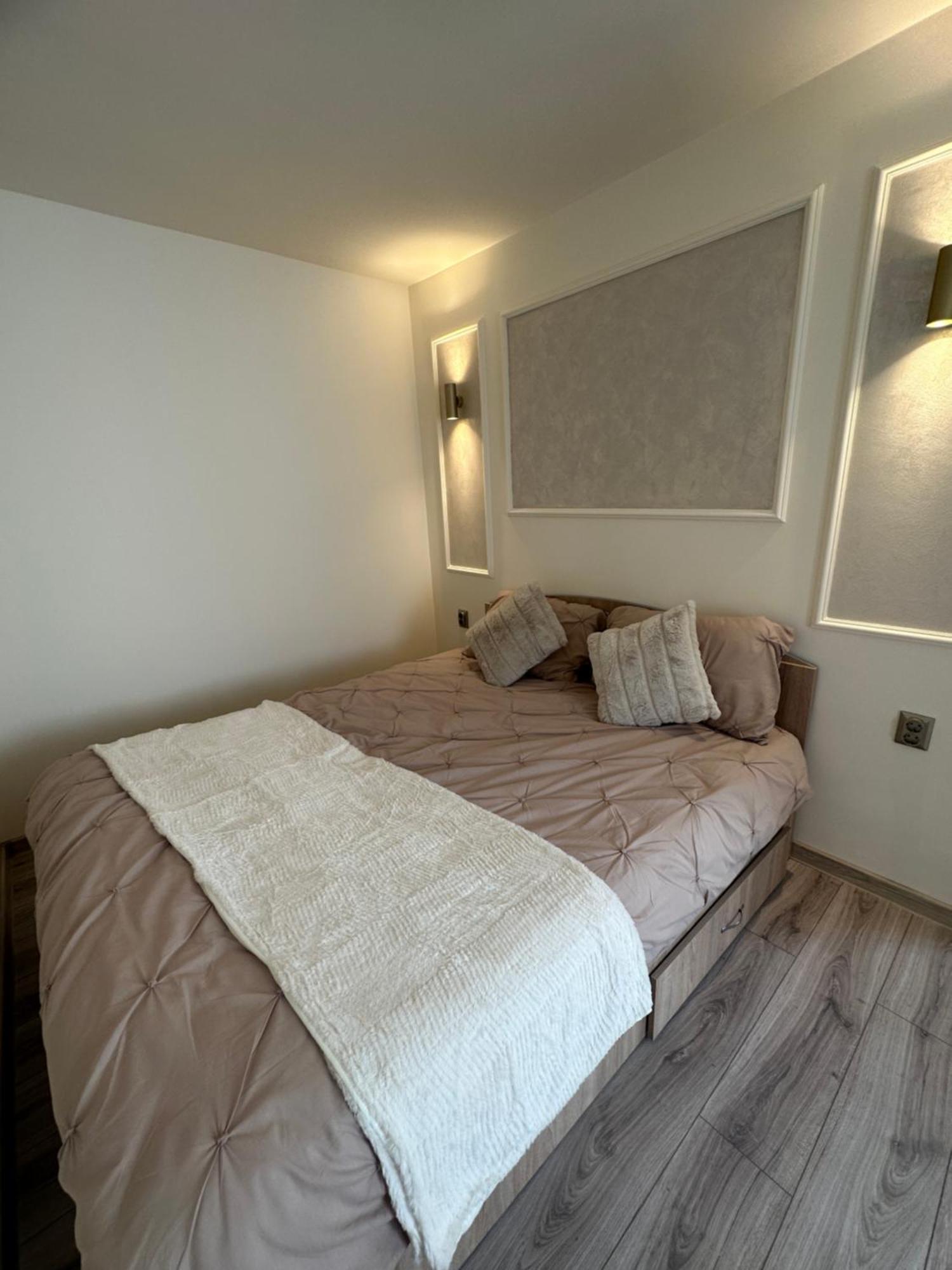 Angel House Apartment Deva Bagian luar foto