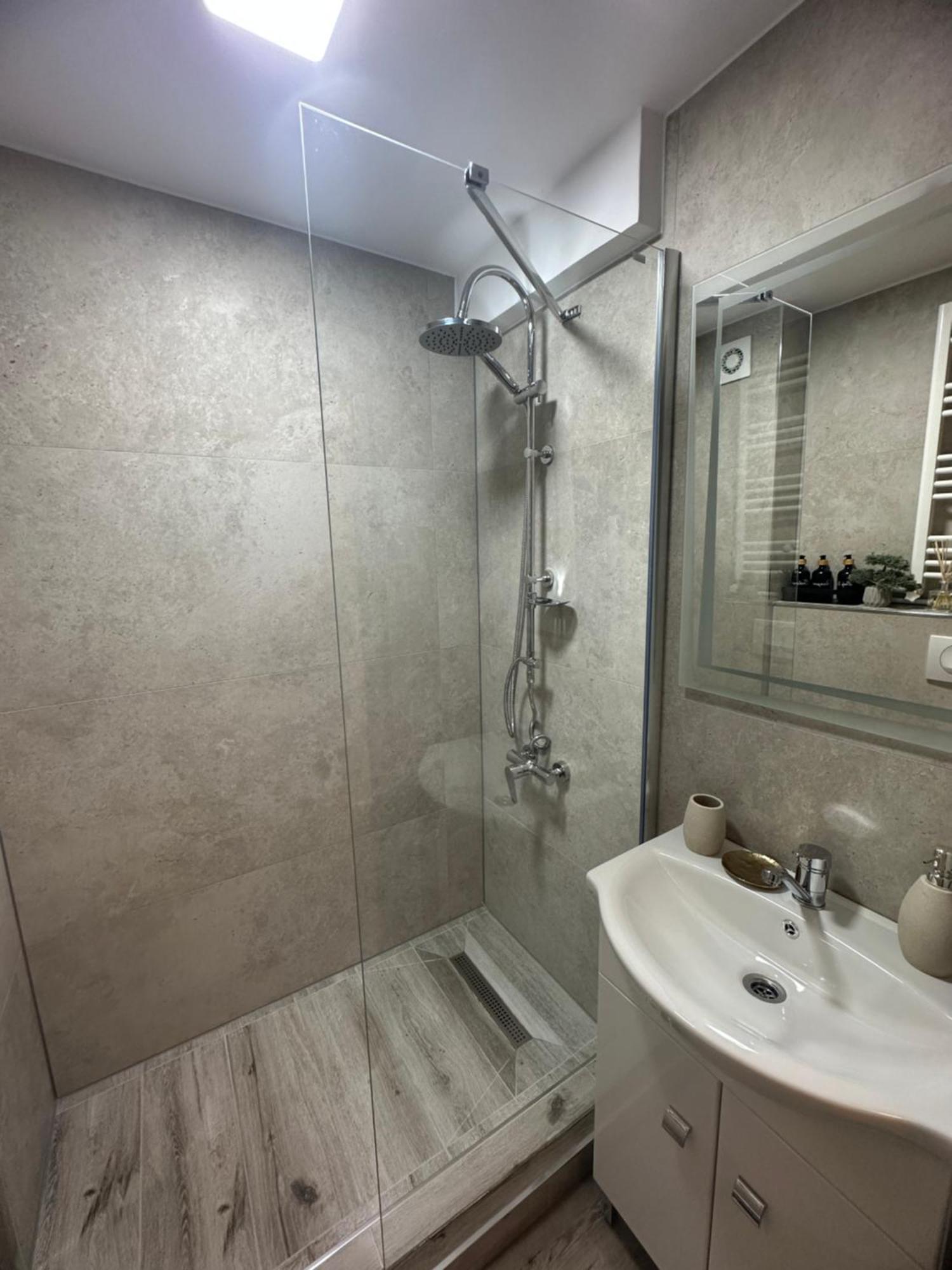 Angel House Apartment Deva Bagian luar foto