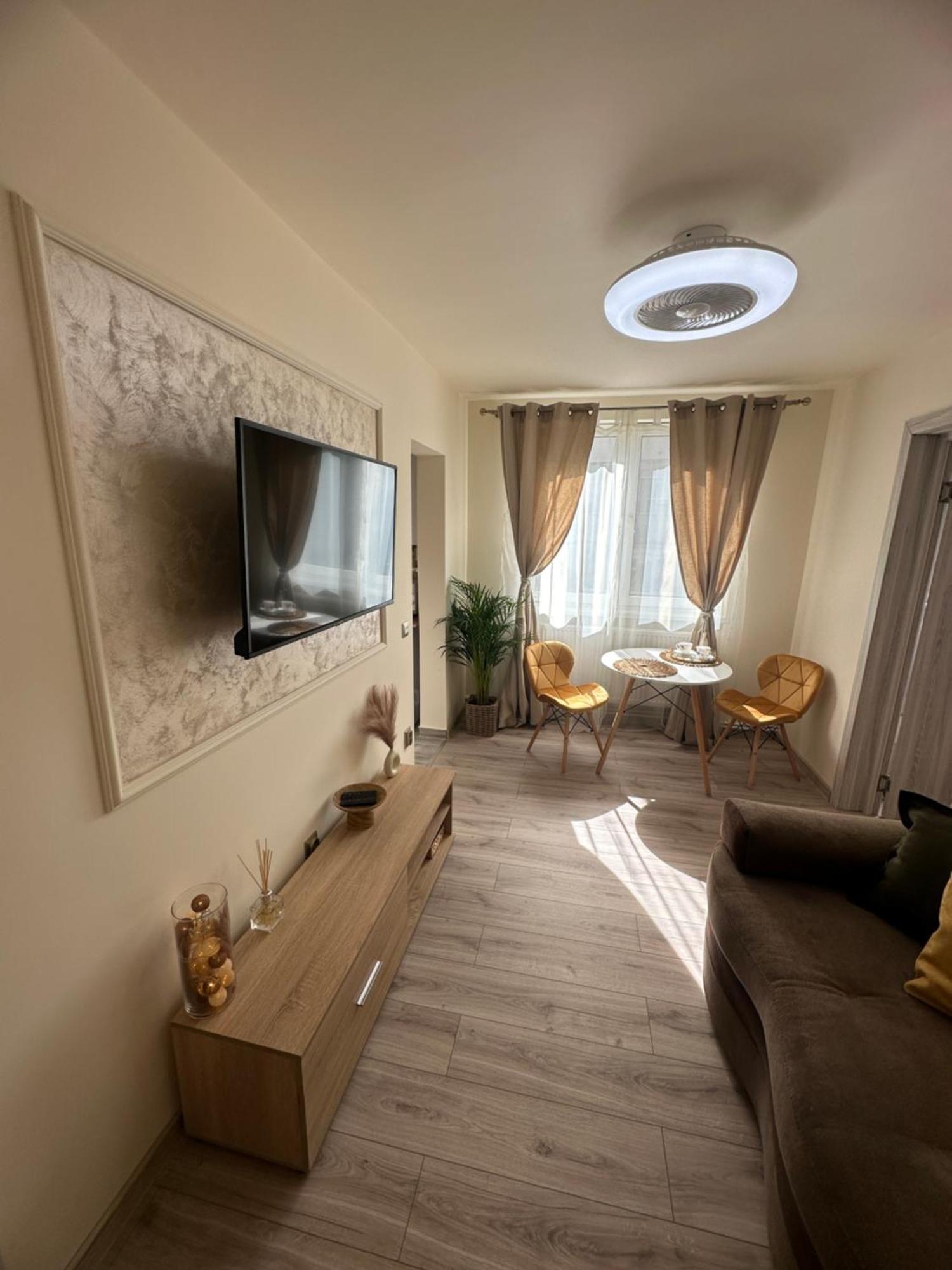 Angel House Apartment Deva Bagian luar foto