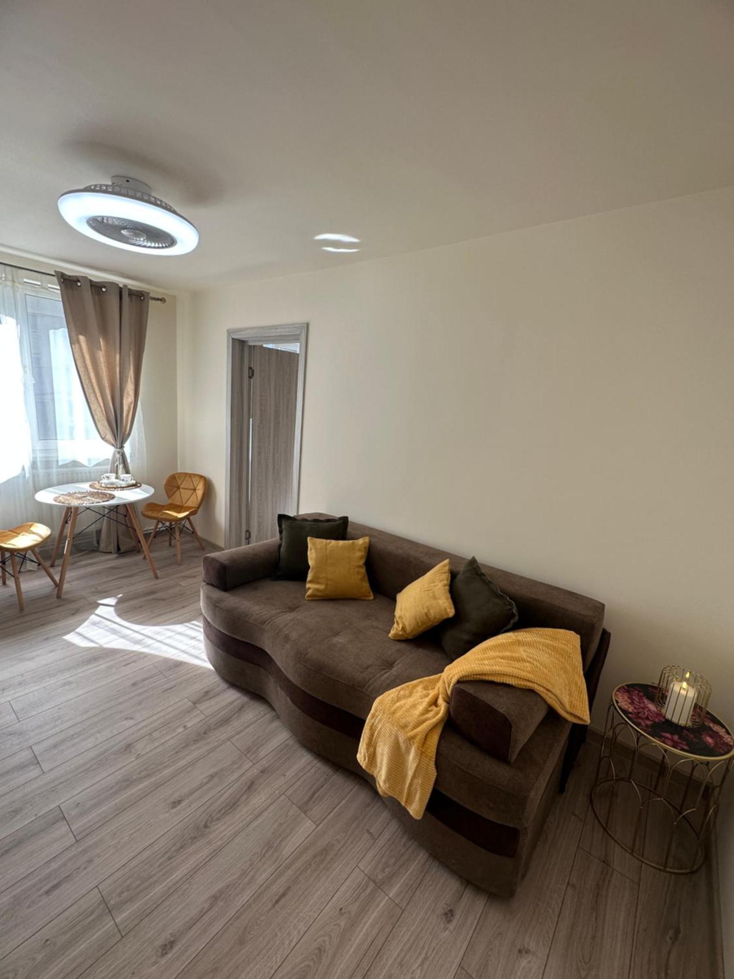 Angel House Apartment Deva Bagian luar foto